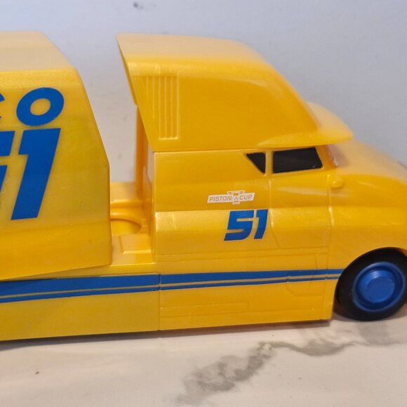 Disney Pixar Cars Hauler Collection Cruz Ramirez's Hauler Truck - Picture 10 of 15
